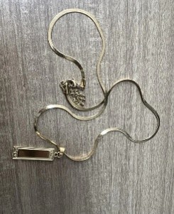 Plain rectangle necklace