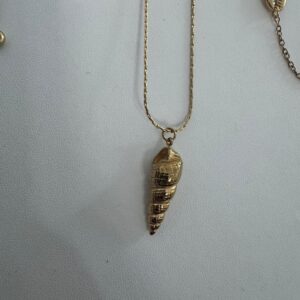 Coquille necklace