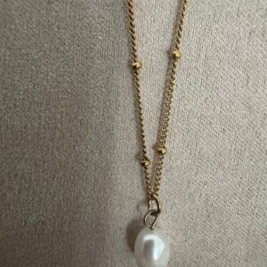 Small pearl necklace